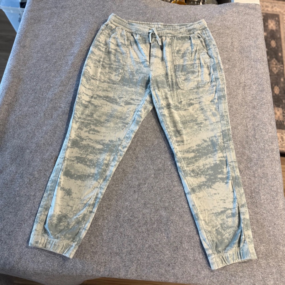Athleta Farallon Camo Joggers Womens L gray green Organic Cotton Tapered